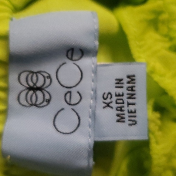 CeCe Swiss Dot Puffered Sleeve  Blouse Size XS - Picture 3 of 3